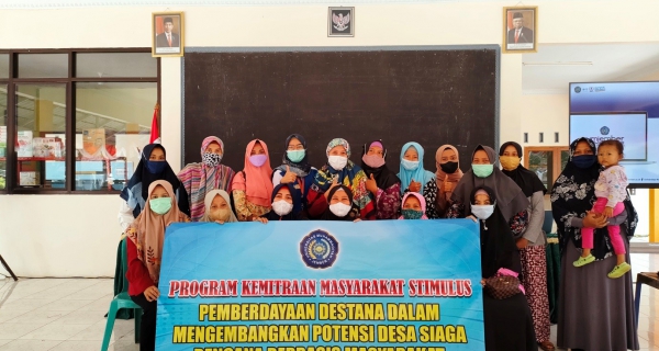 Tim PKM Unmuh Jember Latih Masyarakat Desa Suci tentang Pentingnya Triage dan Penanganan Korban Bencana